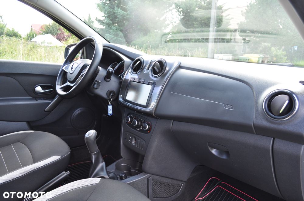 Dacia Sandero 0.9 TCe SL Celebration S&S EU6 - 17