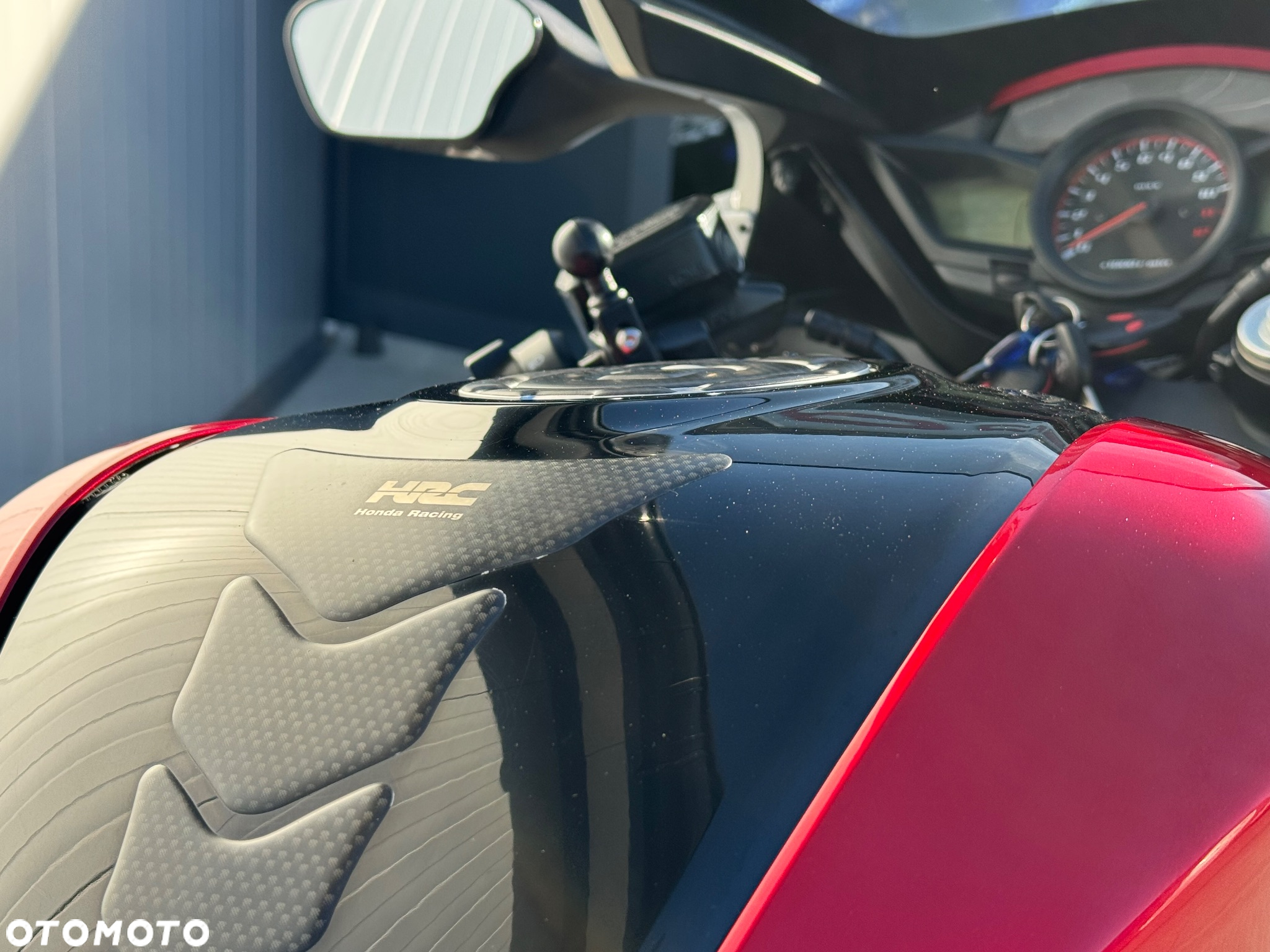 Honda VFR - 12