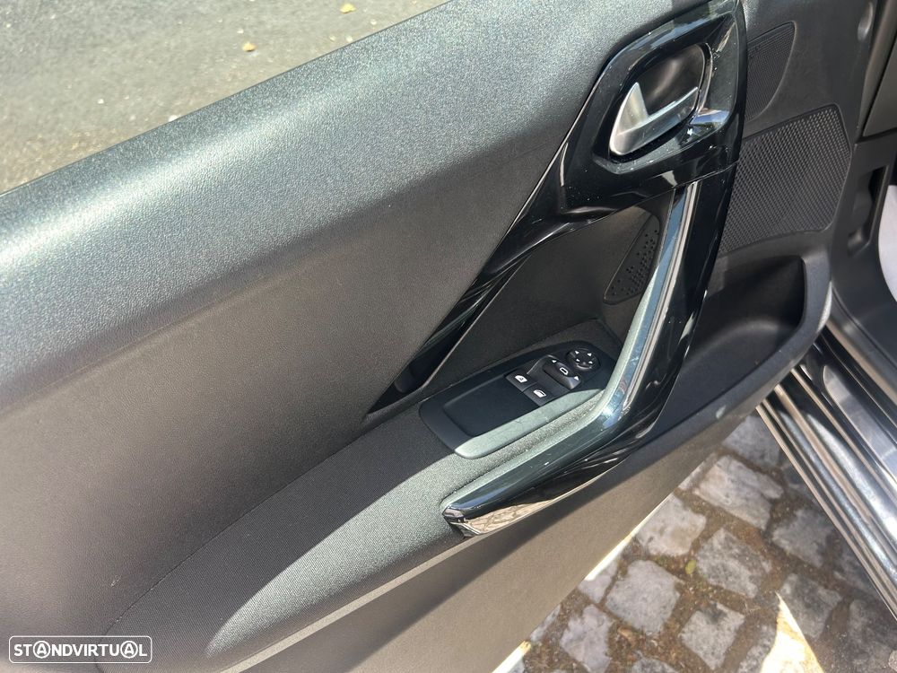 Peugeot 208 1.2 VTi SE Style - 27