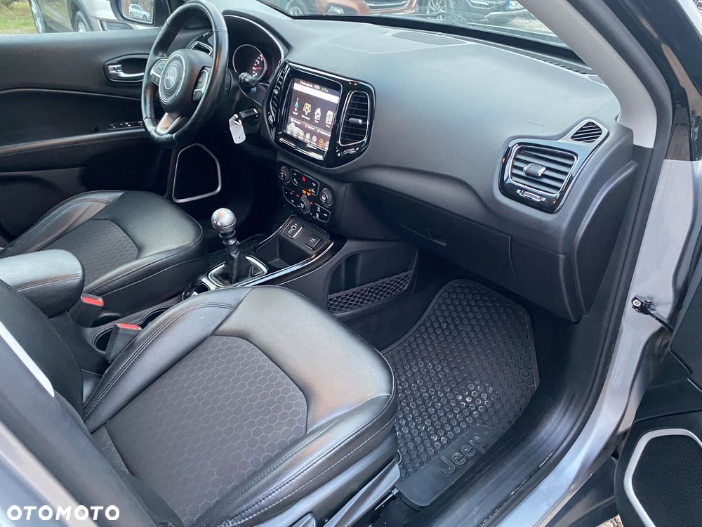 Jeep Compass 1.4 MultiAir Longitude - 32