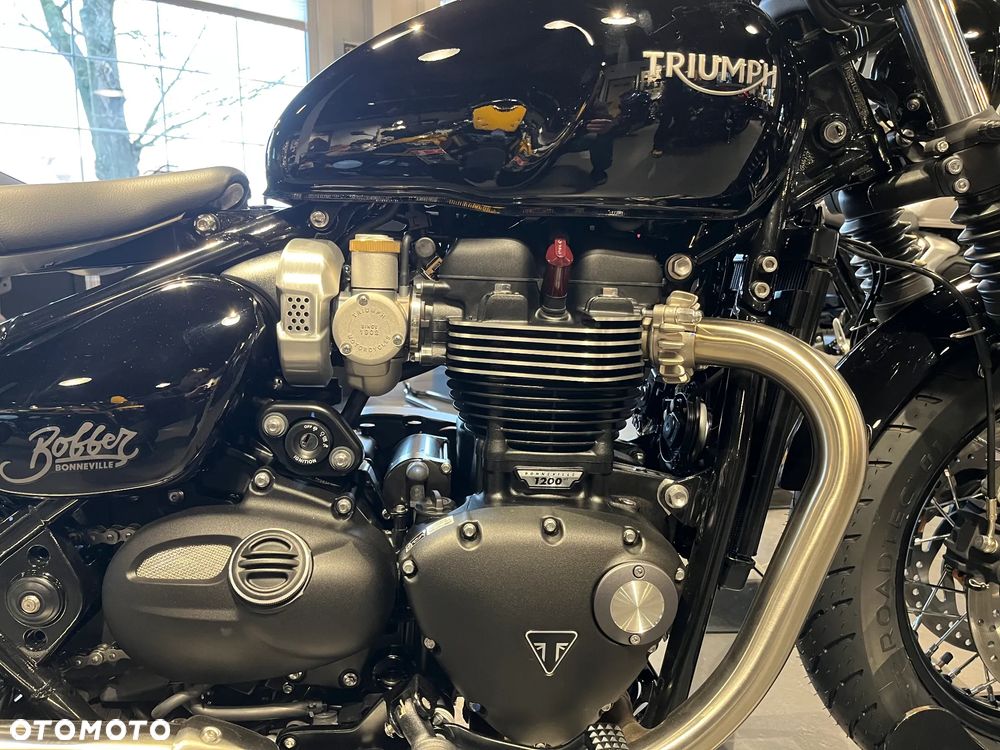 Triumph Bonneville Bobber - 11