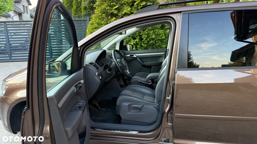Volkswagen Touran 2.0 TDI DPF STYLE - 16