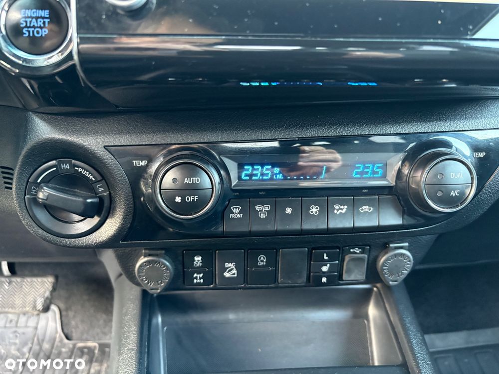 Toyota Hilux 4x4 Extra Cab Autm Invincible - 11