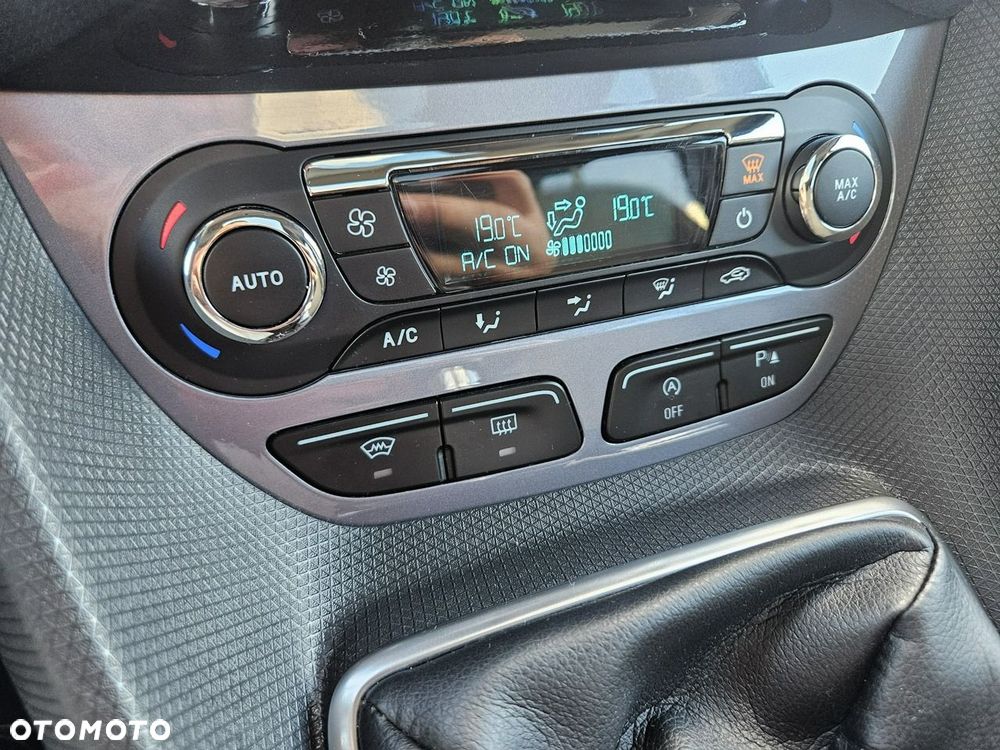 Ford Tourneo Connect Grand - 36