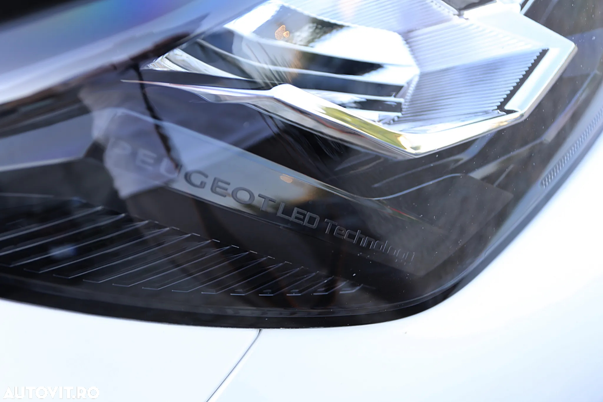 Peugeot 2008 1.2 PureTech EAT8 STT GT - 24