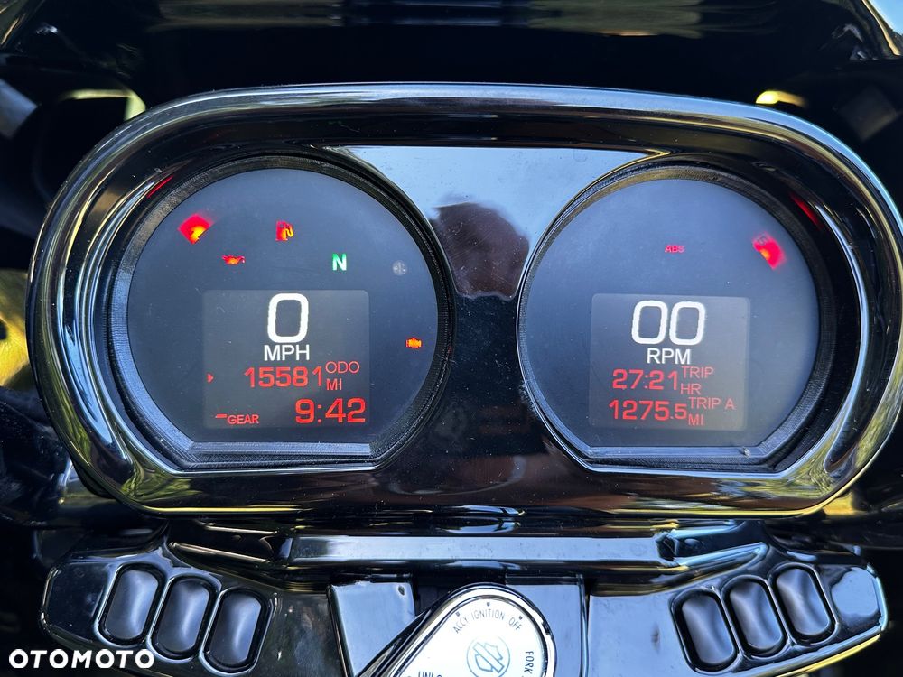 Harley-Davidson Touring Road Glide - 2
