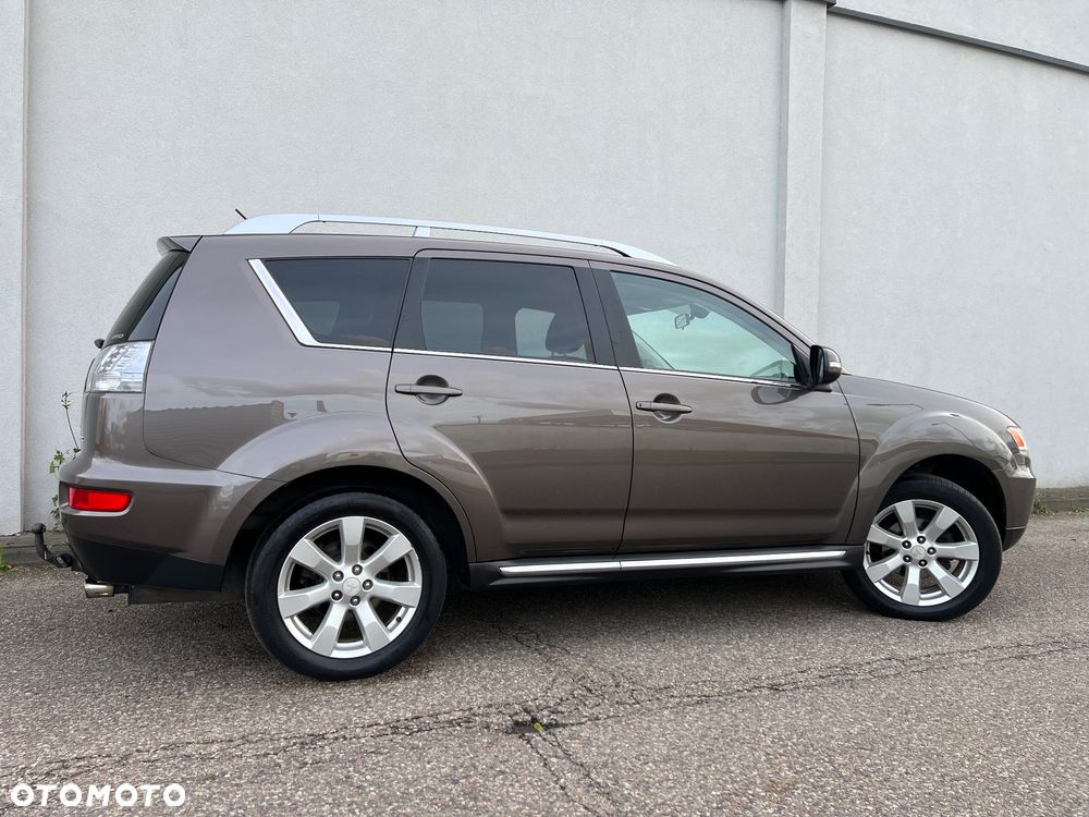 Mitsubishi Outlander 2.0 DI-D 4WD Intense - 18