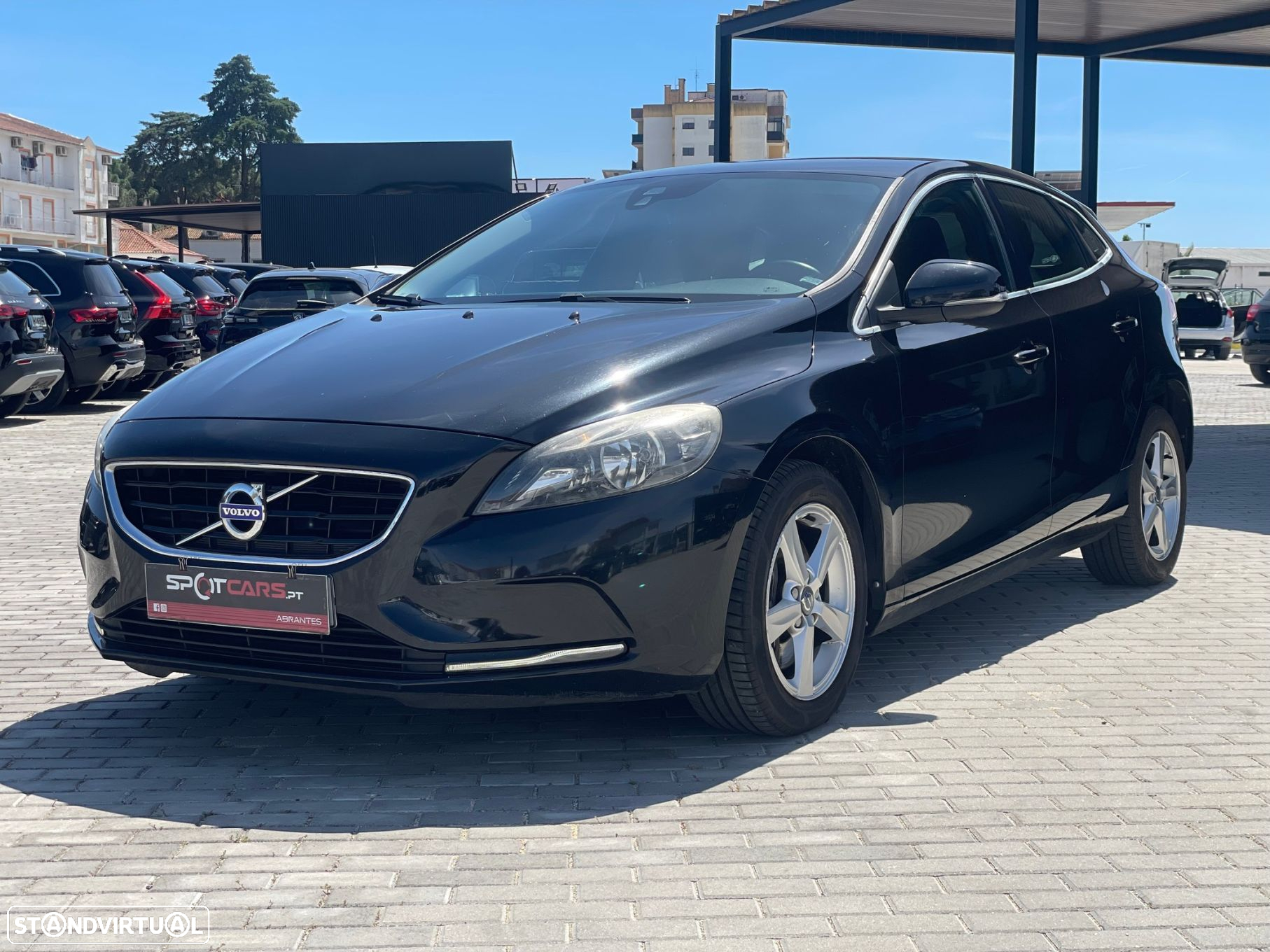 Volvo V40 2.0 D2 Momentum Geartronic - 3