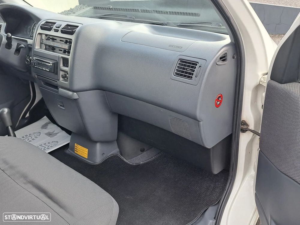 Toyota HiAce 2.5 D-4D Service 2.8T AC - 19