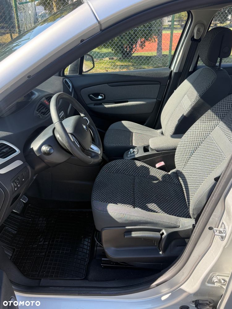 Renault Scenic dCi 110 EDC Paris - 9