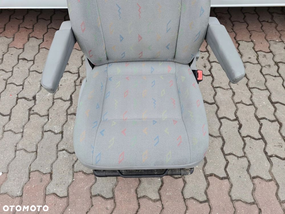 VW T5 fotel kierowcy podłokietnik podstawa INKA - 4