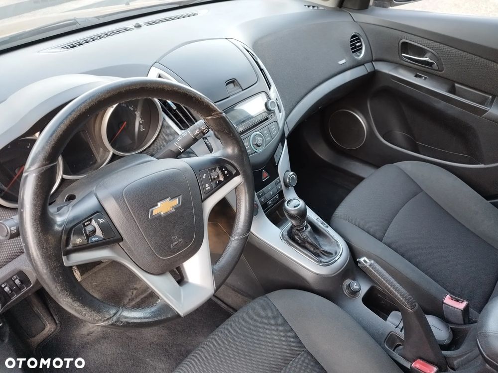 Chevrolet Cruze 1.7 LT - 12