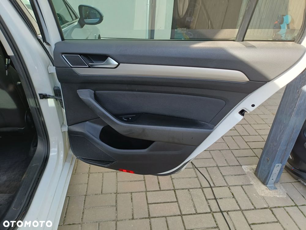 Volkswagen Passat Variant 2.0 TDI (BlueMotion Technology) Trendline - 13