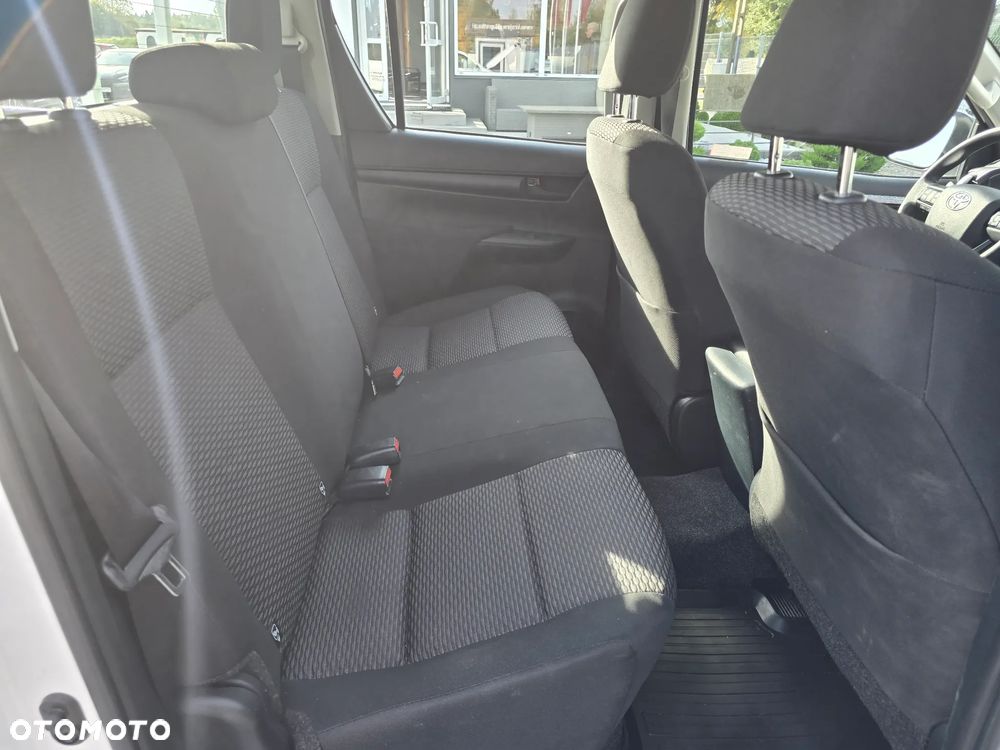 Toyota Hilux 2.4 D-4D Double Cab DL 4x4 - 37
