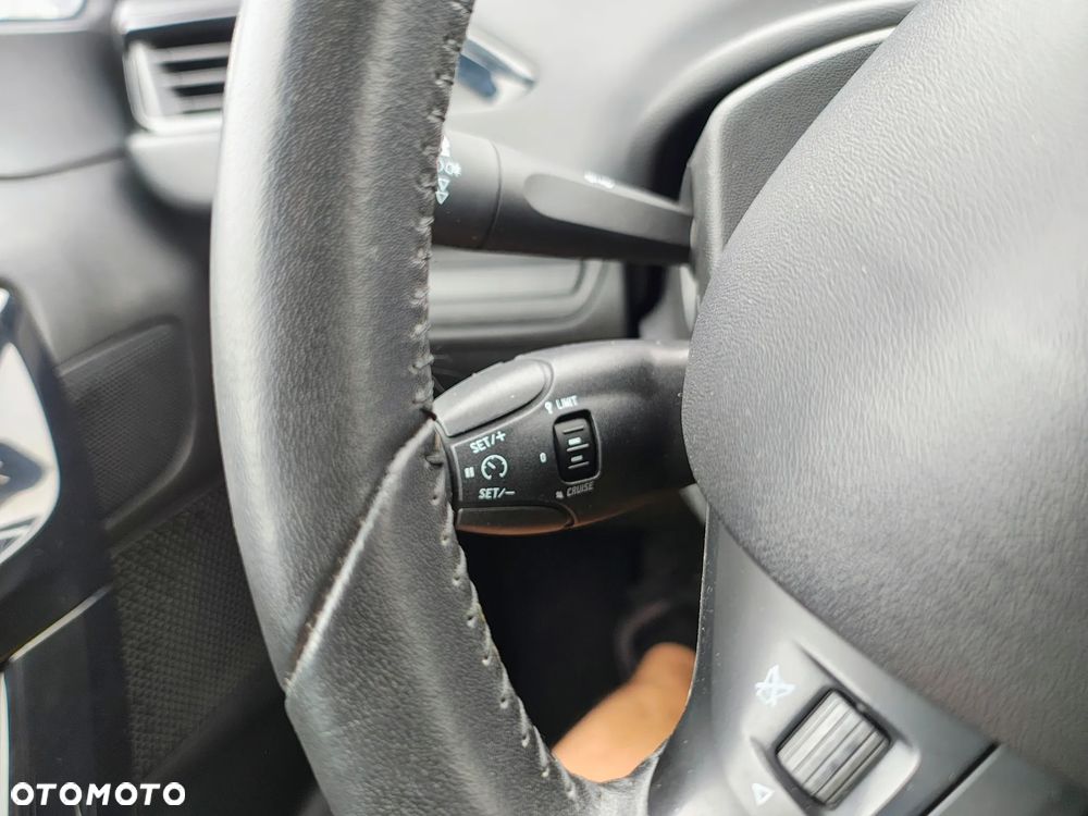 Peugeot 208 1.6 BlueHDi Active S&S - 28