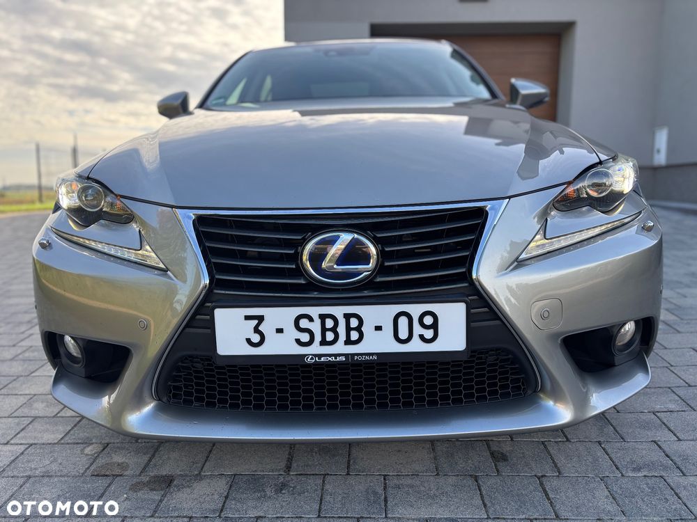 Lexus IS 300h Prestige - 19