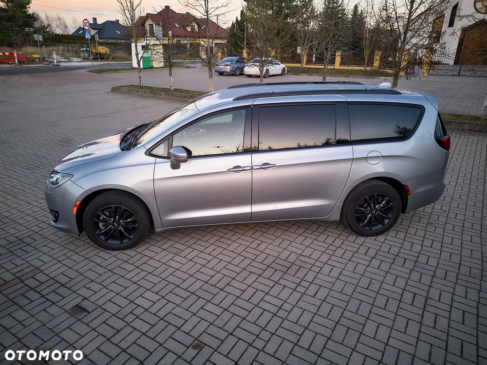 Chrysler Pacifica - 38