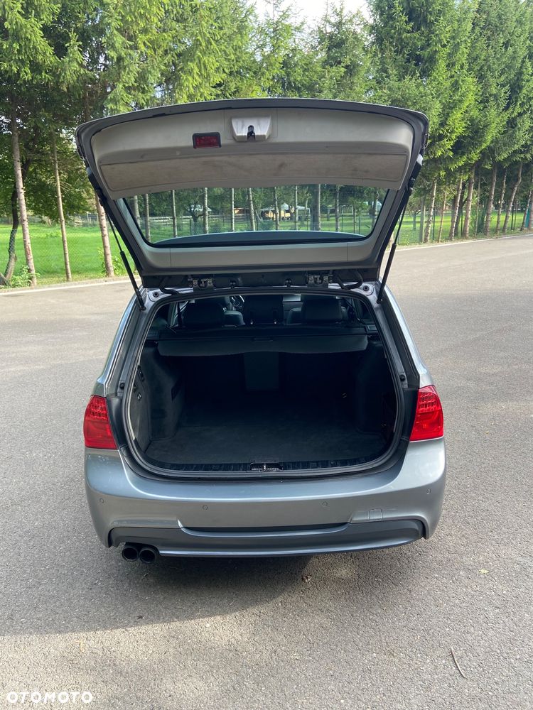 BMW Seria 3 325d DPF Touring - 10