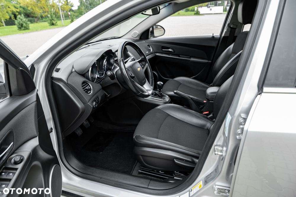 Chevrolet Cruze 1.4 T LT - 25