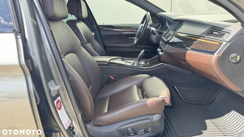 BMW Seria 5 525d xDrive Luxury Line - 9