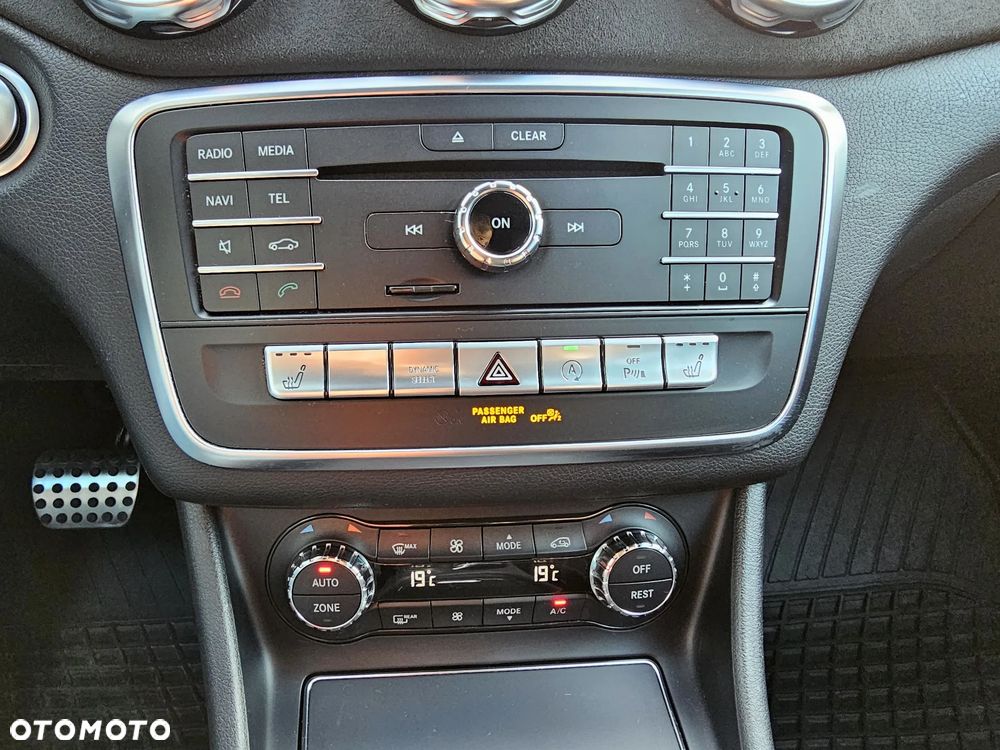 Mercedes-Benz GLA 200 7G-DCT AMG Line - 27
