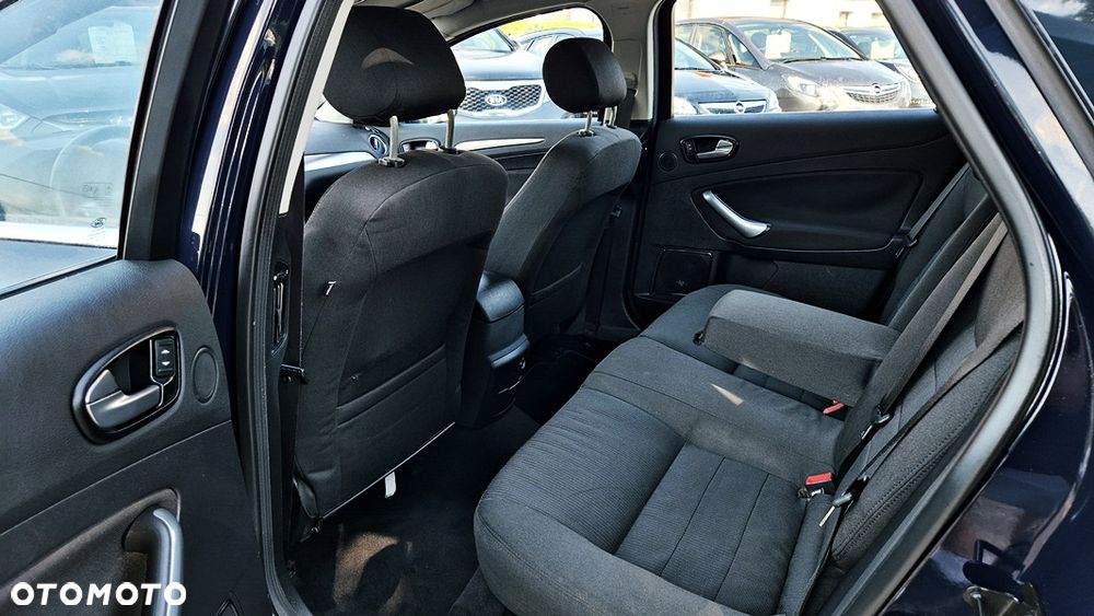 Ford Mondeo - 32