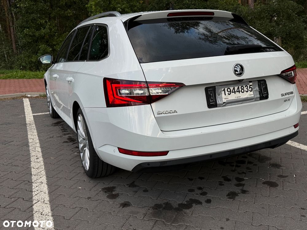 Skoda Superb 2.0 TDI 4x4 DSG Premium Edition - 11