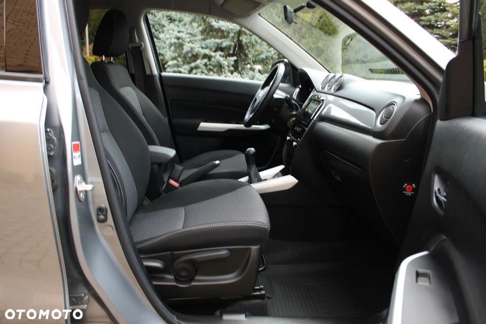 Suzuki Vitara 1.6 Comfort 2WD - 24