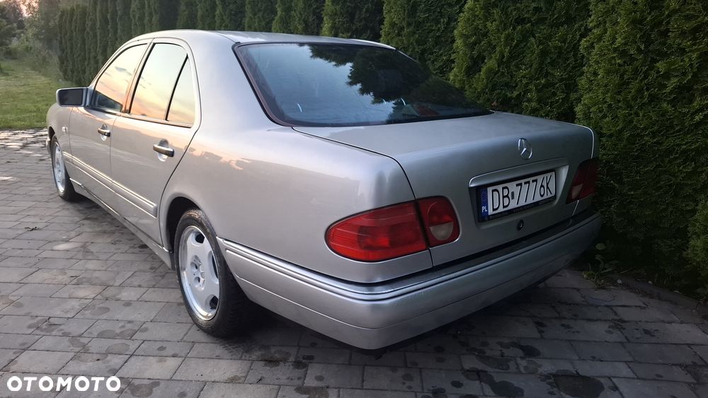 Mercedes-Benz Klasa E 300 TD Avantgarde - 3