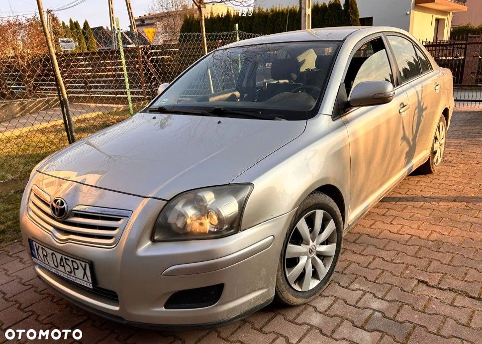 Toyota Avensis 2.0 D-4D Sol - 2