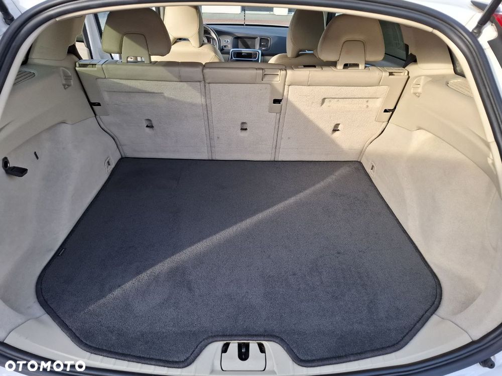 Volvo V60 D4 Drive-E Momentum - 22