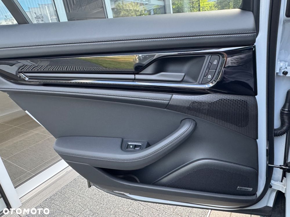 Porsche Panamera 4 E-Hybrid PHEV - 17