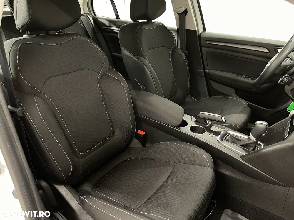 Renault Megane TCe EDC Zen - 9