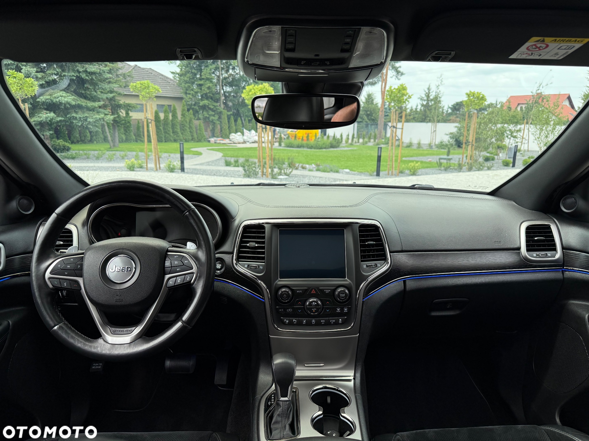 Jeep Grand Cherokee - 23
