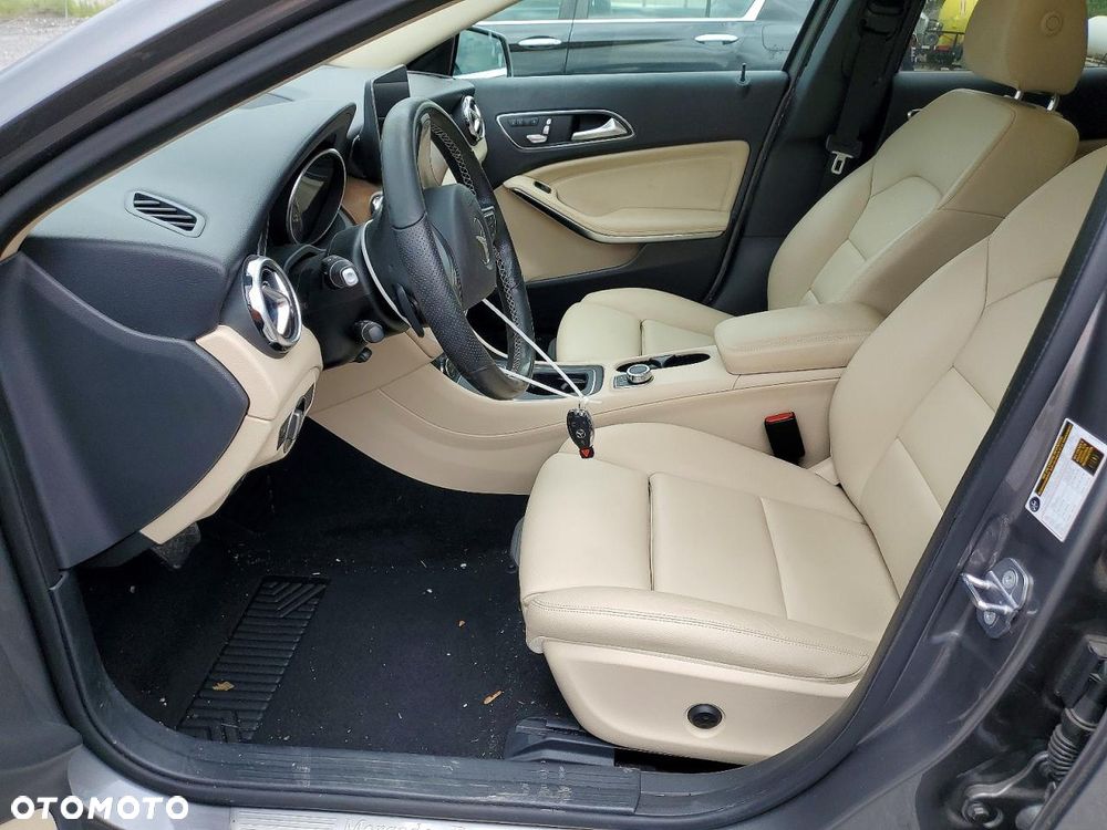 Mercedes-Benz GLA - 9
