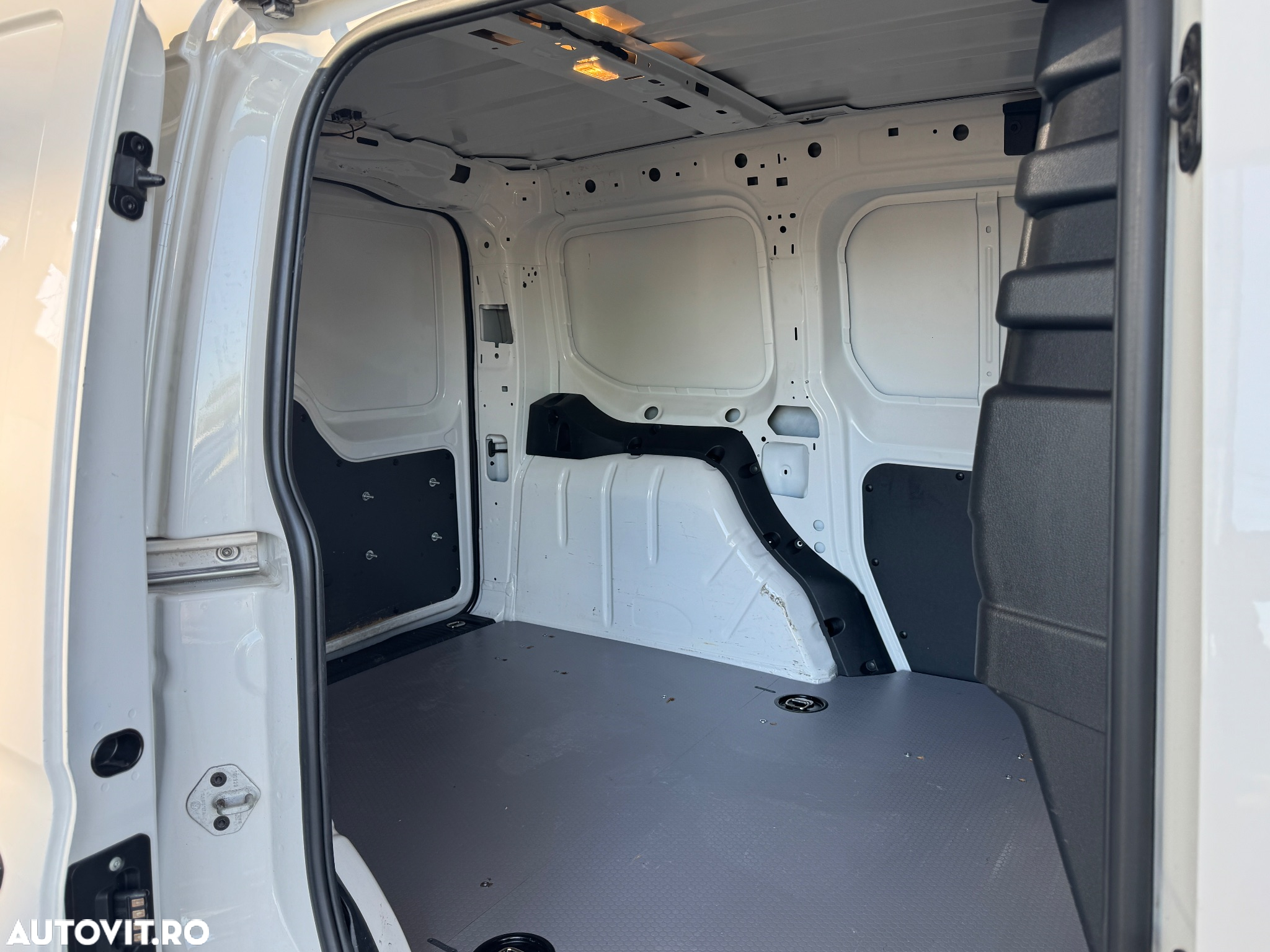 Volkswagen Caddy 2.0 TDI 90 kW - 22