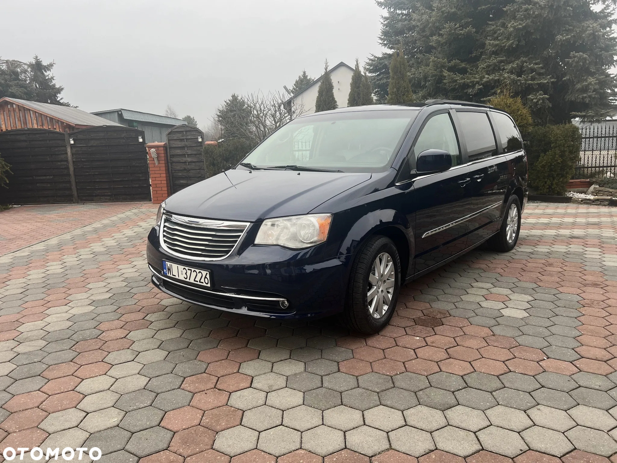 Chrysler Town & Country - 3