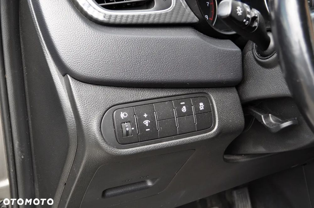 Kia Carens 1.6 GDI L - 17
