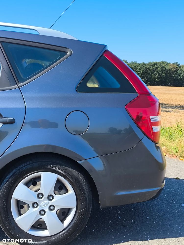 Kia Ceed - 11