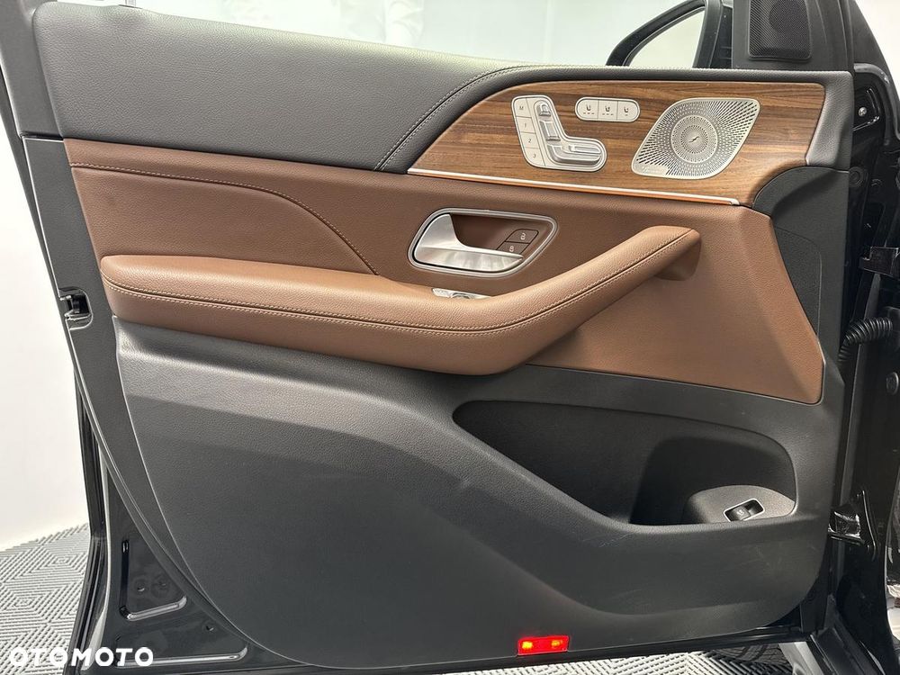Mercedes-Benz GLS - 11