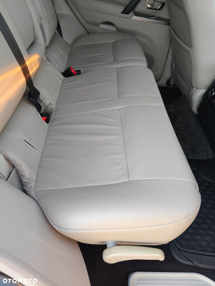 Mitsubishi Pajero - 26