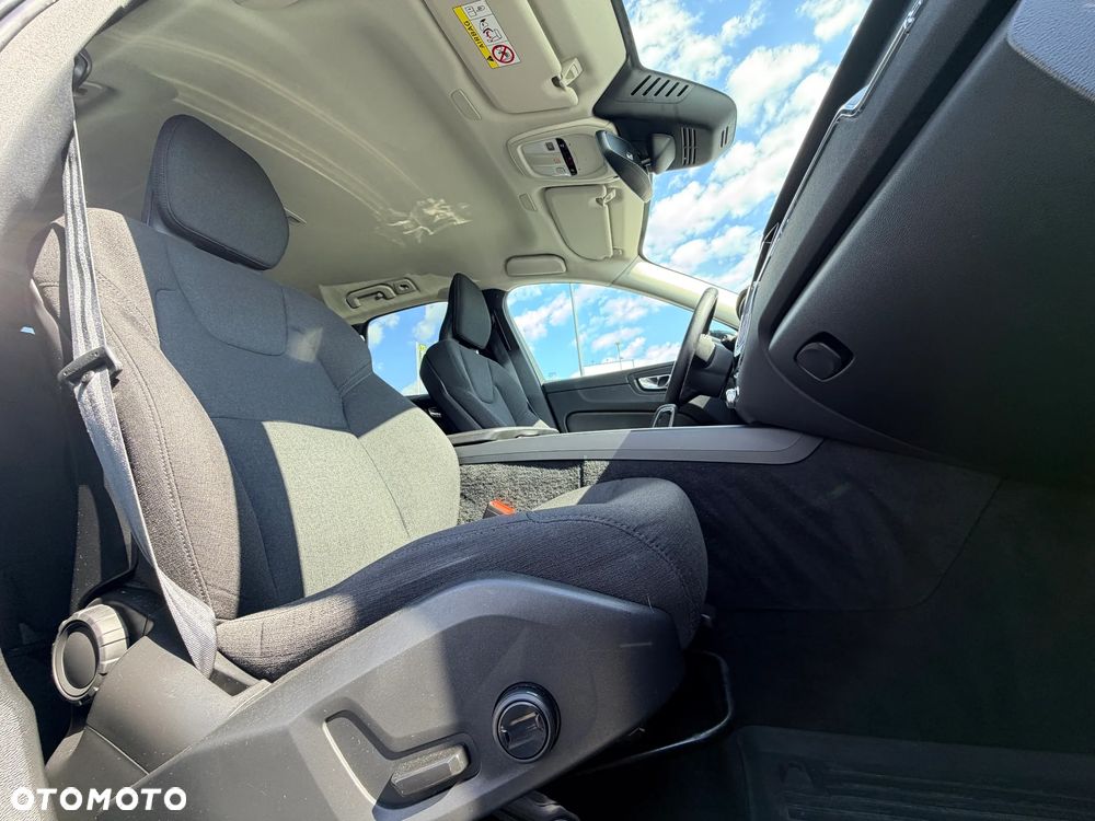 Volvo XC 60 B4 D AWD Momentum Pro - 21
