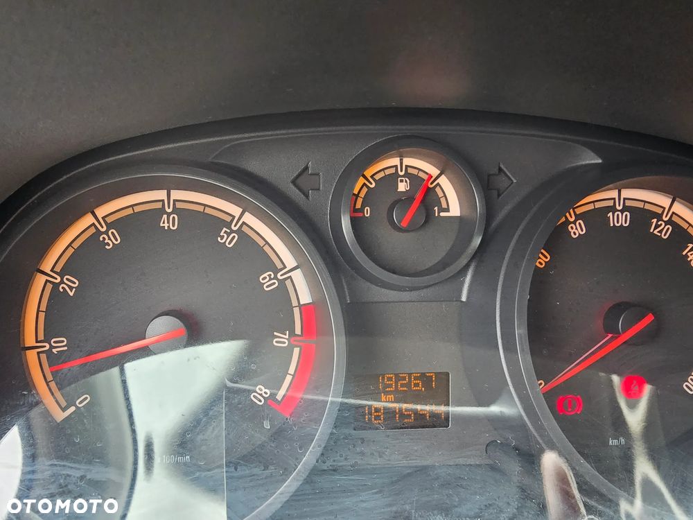 Opel Corsa 1.2 16V Enjoy - 9