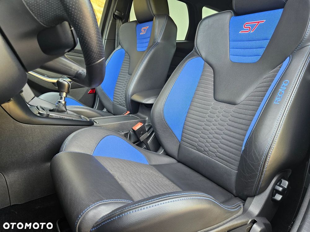 Ford Focus Turnier 2.0 EcoBoost ST mit Leder-Exclusiv-Paket - 26