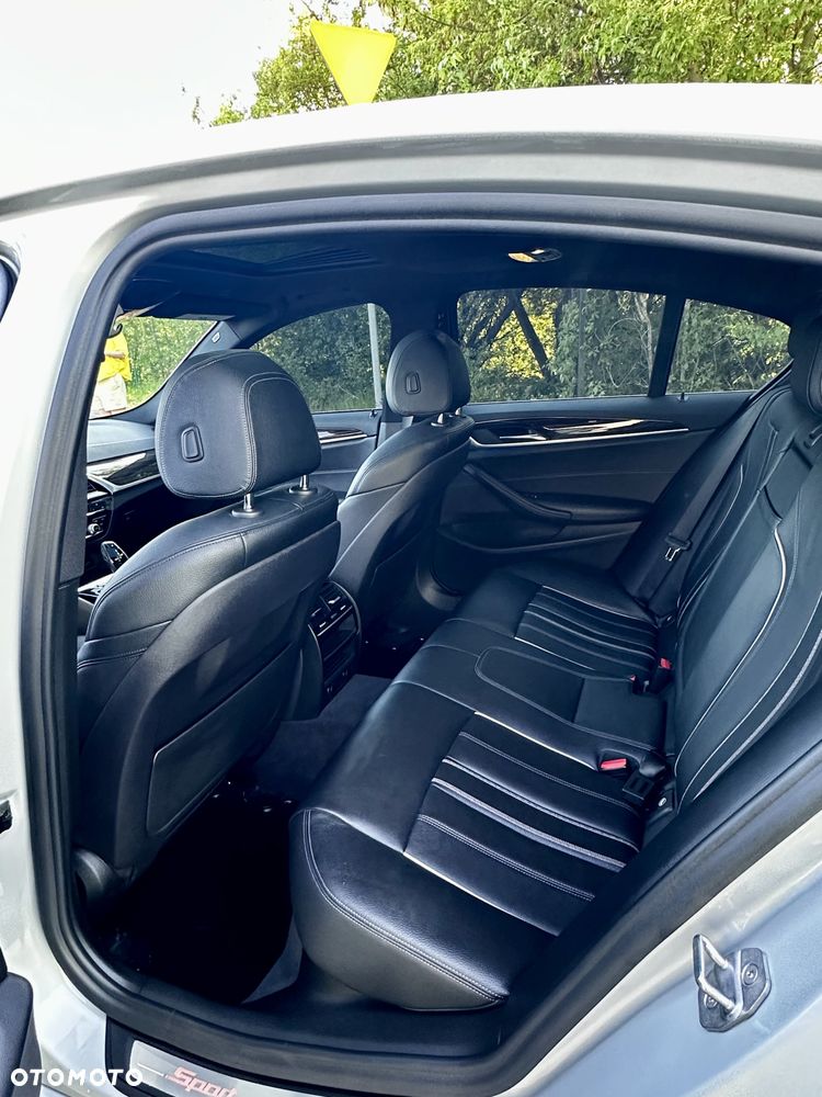 BMW Seria 5 530i xDrive Sport Line sport - 9