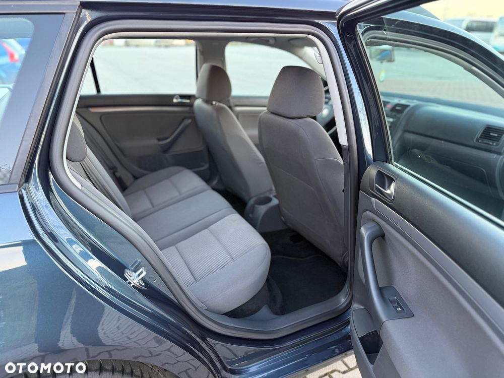 Volkswagen Golf 1.6 Comfortline - 24