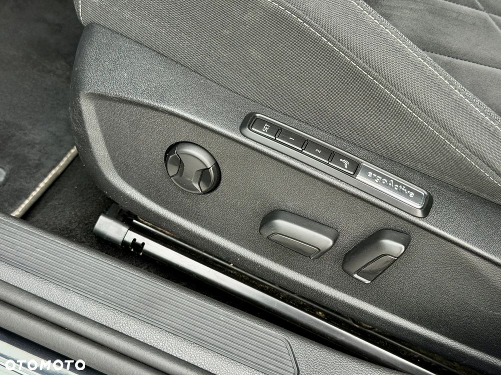 Volkswagen Golf 1.5 eTSI EVO Style DSG - 19
