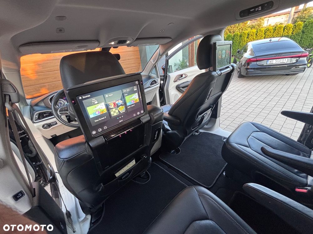 Chrysler Pacifica - 26