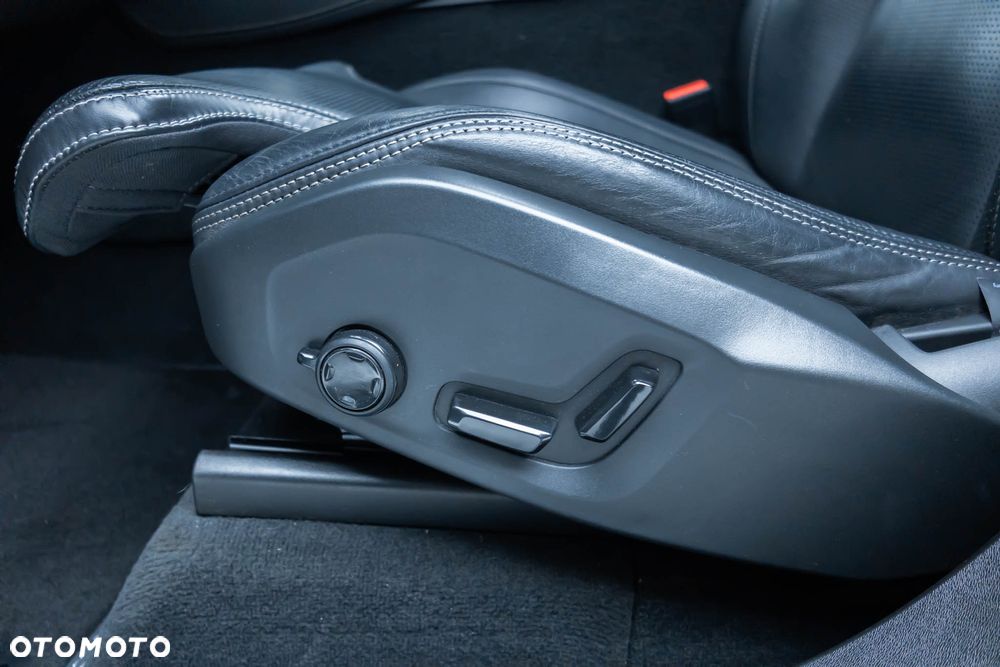 Volvo XC 90 T8 AWD Recharge Geartronic RDesign Edition - 29