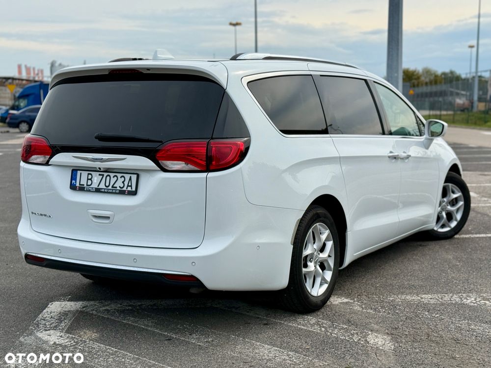 Chrysler Pacifica - 3